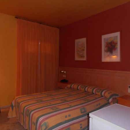 Hostal Carlos III El Ejido Eksteriør billede