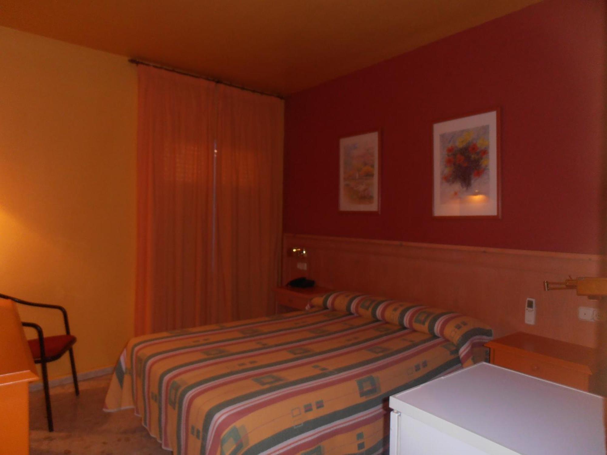 Hostal Carlos III El Ejido Eksteriør billede